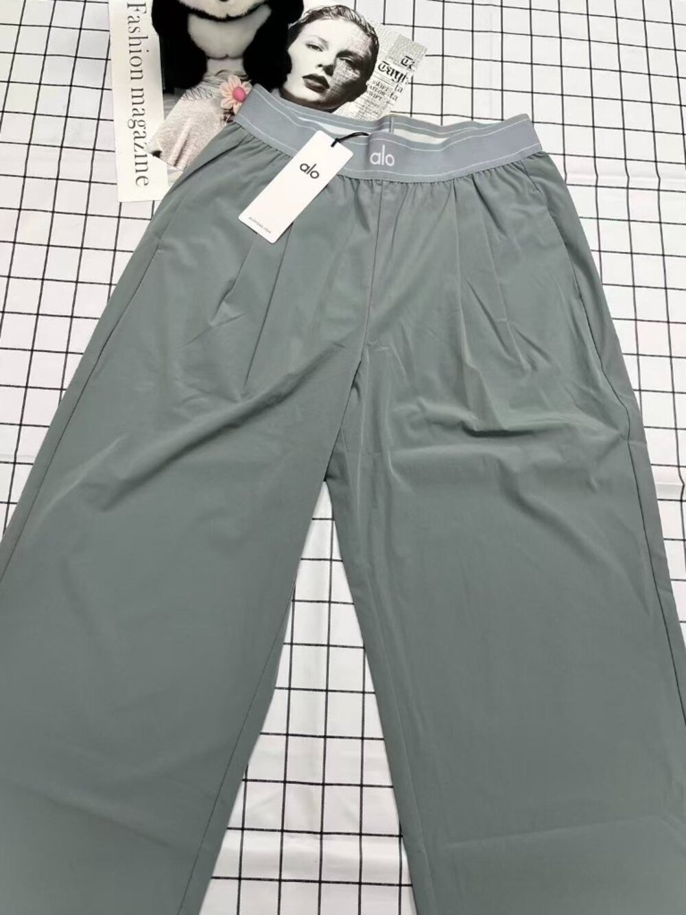 🕧Brand new ALO Yoga Suit Up Trouser Steel Grey (Regular)👩‍💼 - Picture 2 of 8
